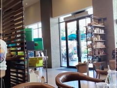 大堂-星巴克(广州番禺钻汇广场分店)