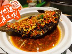 香煎大鲫鱼-费大厨辣椒炒肉(太平老街店)