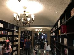 -钟书阁(松江泰晤士小镇店)