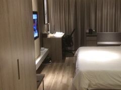 -杭州西湖湖滨银泰亚朵酒店