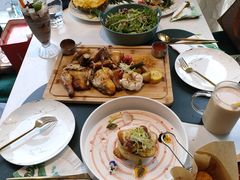 匈牙利香料鸡肉色拉米肠烤饭-开间茶馆·围炉煮茶