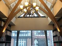 -钟书阁(松江泰晤士小镇店)