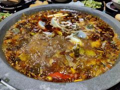 香辣锅-石锅苗苗鱼(武汉首店)