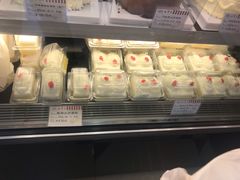 -红宝石·鲜奶小方·海派西点房(金杨店)