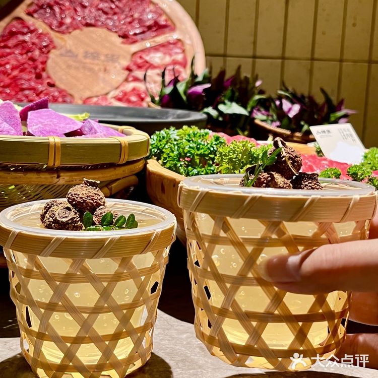 Wokkk！！！紫气东来了！漂亮火锅。。。