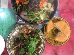 -乡土特色.冷锅鱼.牦牛肉汤锅