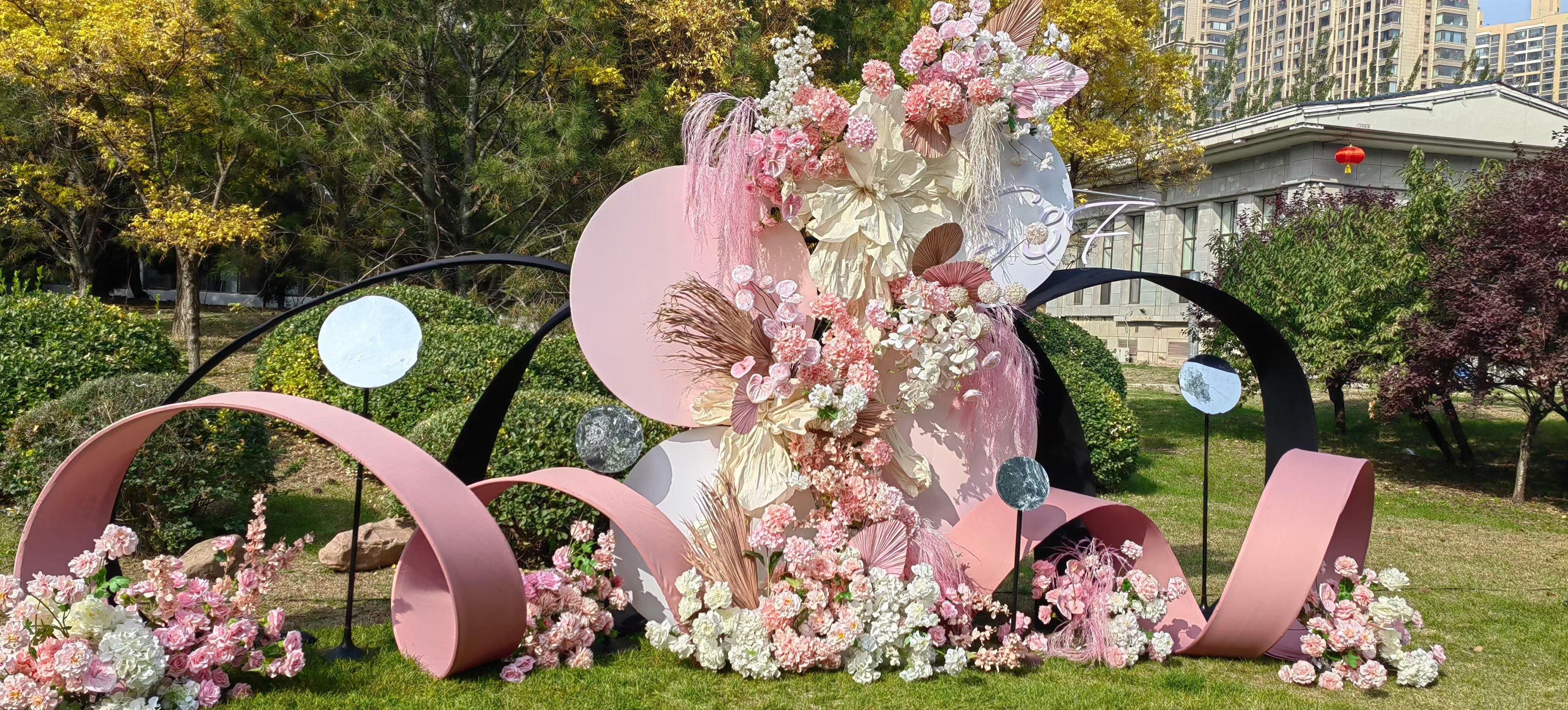 梦幻粉色花朵婚礼现场