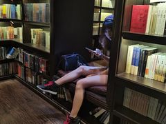 -钟书阁(松江泰晤士小镇店)