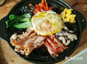 石锅拌饭可以说是简单、好吃、健康的一道美食