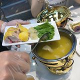 煮开之后就煮火锅了 这就跟一般的小火锅差不多了