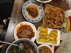 -爆炸头阿姨小四川正宗川味小吃(无任何分店)