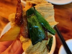 红糖馒头配秘制回锅肉-凯华海鲜火锅·传承三十六年