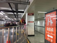 -虹桥火车站-停车场