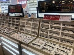 -美式眼镜·授权蔡司.依视路.尼康.豪雅.明月(南翔印象城店)