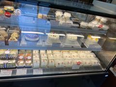 面包甜点陈列柜-红宝石·鲜奶小方·海派西点房(金杨店)