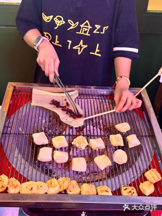 阿山卓·野生菌火锅·纳西火塘烤肉图片