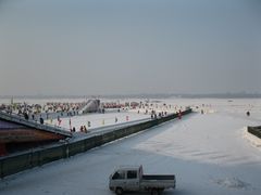 门面-人民防洪胜利纪念塔