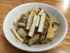 -松树干拌面店
