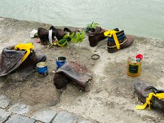 -多瑙河畔鞋履雕塑