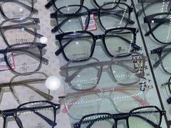 -三叶眼镜城批发市场(上海火车站店)