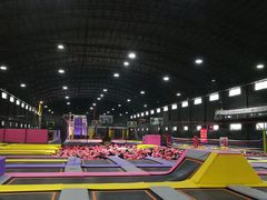 -嘿哟动霸CHUA·新潮玩运动娱乐中心·蹦床滑冰团建乐园