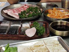 -围炉肉舍•炭烤活鳗•丹东海鲜烤肉(步行街店)