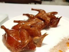 招牌玻璃皮乳鸽-北京厨房(SKP店)