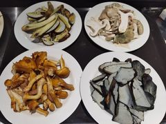 -菌之家·专业纯野生菌火锅·特色炒菌