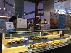 面包甜点陈列柜-芳叔(东方宝泰店)