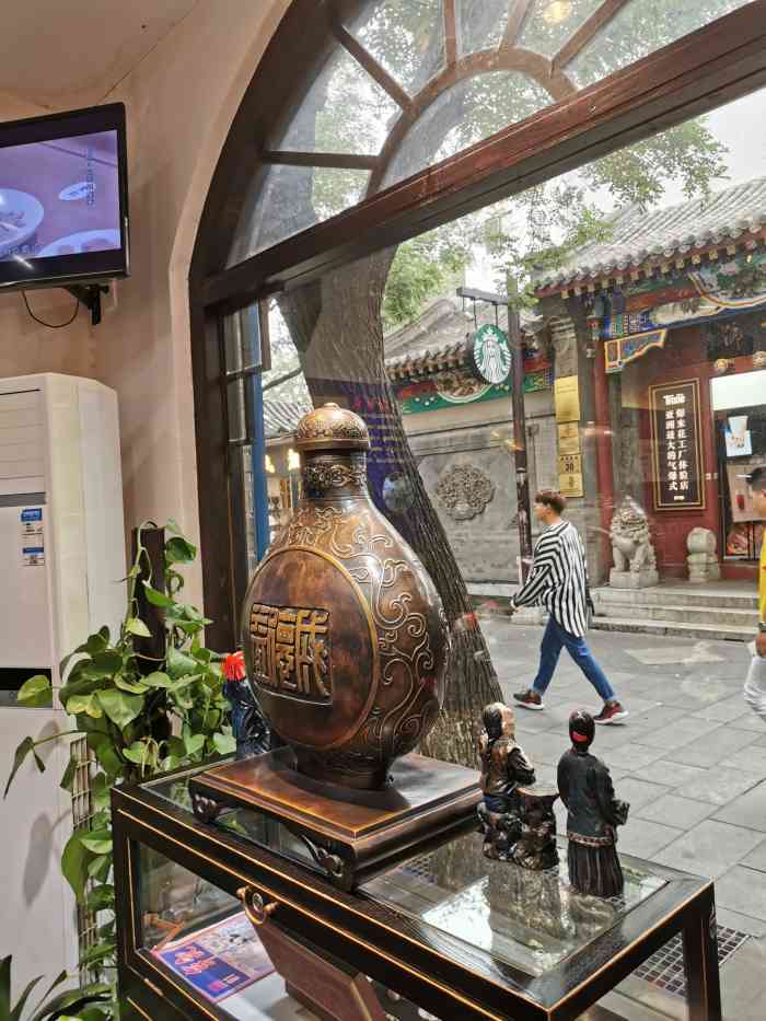 孟德成鼻烟-"我觉得这是整天街上最值得一观的地方.喜欢.