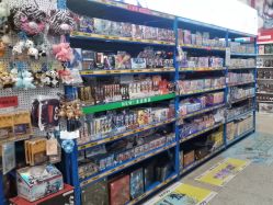 -逝水玩具折扣店