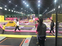 -嘿哟动霸CHUA·新潮玩运动娱乐中心·蹦床滑冰团建乐园