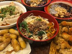 -爆炸头阿姨小四川正宗川味小吃(无任何分店)