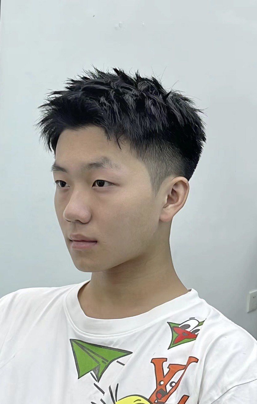 男生简洁发型凌乱发型