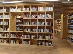 -漕河泾街道图书馆(漕河泾社区文化活动中心店)