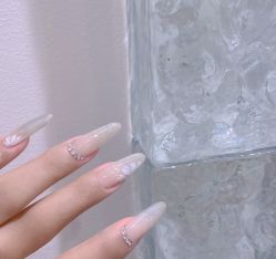 -花岐款式专研健康美甲沙龙