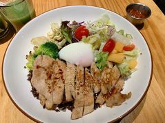 -POKEE VIA&Brunch·维娅(重庆来福士店)