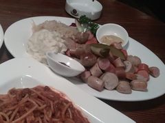 什锦巴伐利亚香肠拼盘-宝莱纳啤酒花园餐厅PAULANER BRAUHAUS Nanjing(广州路店)
