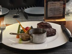 -卡普里披萨·牛扒·下午茶