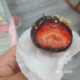 热心市民赵女士打卡苏州首家的草莓🍓巧克力定制店[糖果]