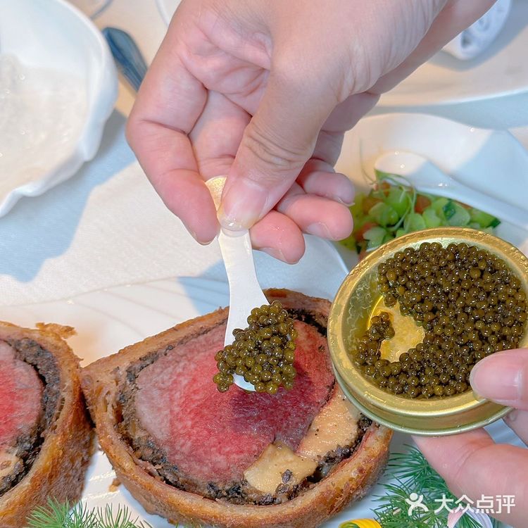 可以看到东方明珠的约会餐厅你不会还不知道吧