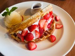 草莓松饼-ROAST coffee & eatery