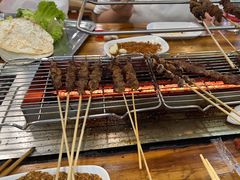 -哈尔滨小酒馆·鲜肉现穿自助烧烤(康新花园店)