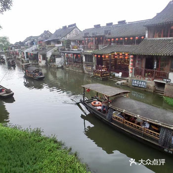 几年前去的西塘，西塘还是挺小家碧玉的