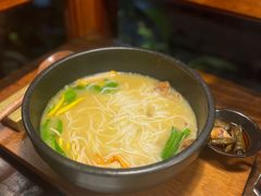 -银米·云南传统过桥米线(双廊黑金冠店)