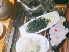 -老牌坊云南鱼豆花火锅(哈西万达店)