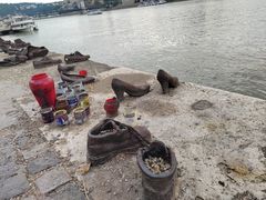 -多瑙河畔鞋履雕塑