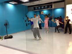 周一燃脂街舞课堂-STUDIO E POLE DANCE