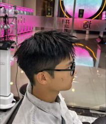 点击看大图 -YESIDO椰岛造型烫发染发