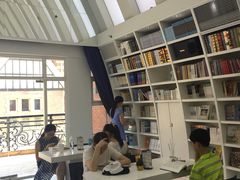 -钟书阁(松江泰晤士小镇店)